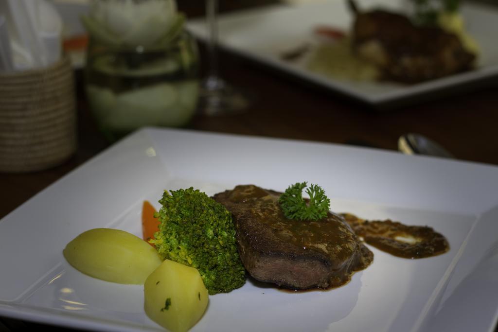 Double Leaf Boutique Hotel Phnom Penh Bagian luar foto