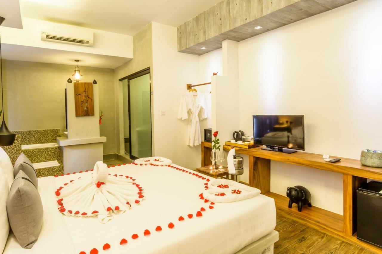Double Leaf Boutique Hotel Phnom Penh Bagian luar foto
